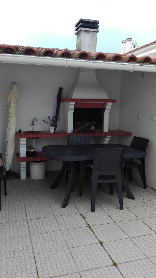 Casinha Res Do Chao Na Nazare Com Quintal E Barbecue Villa Bagian luar foto